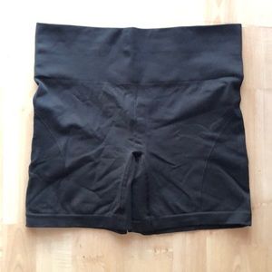 🌟Lululemon Spandex High Waisted Shorts🌟